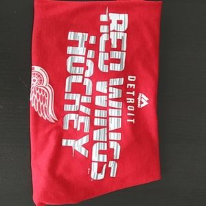 Majestic brand Detroit Red Wings tech sport shirt
